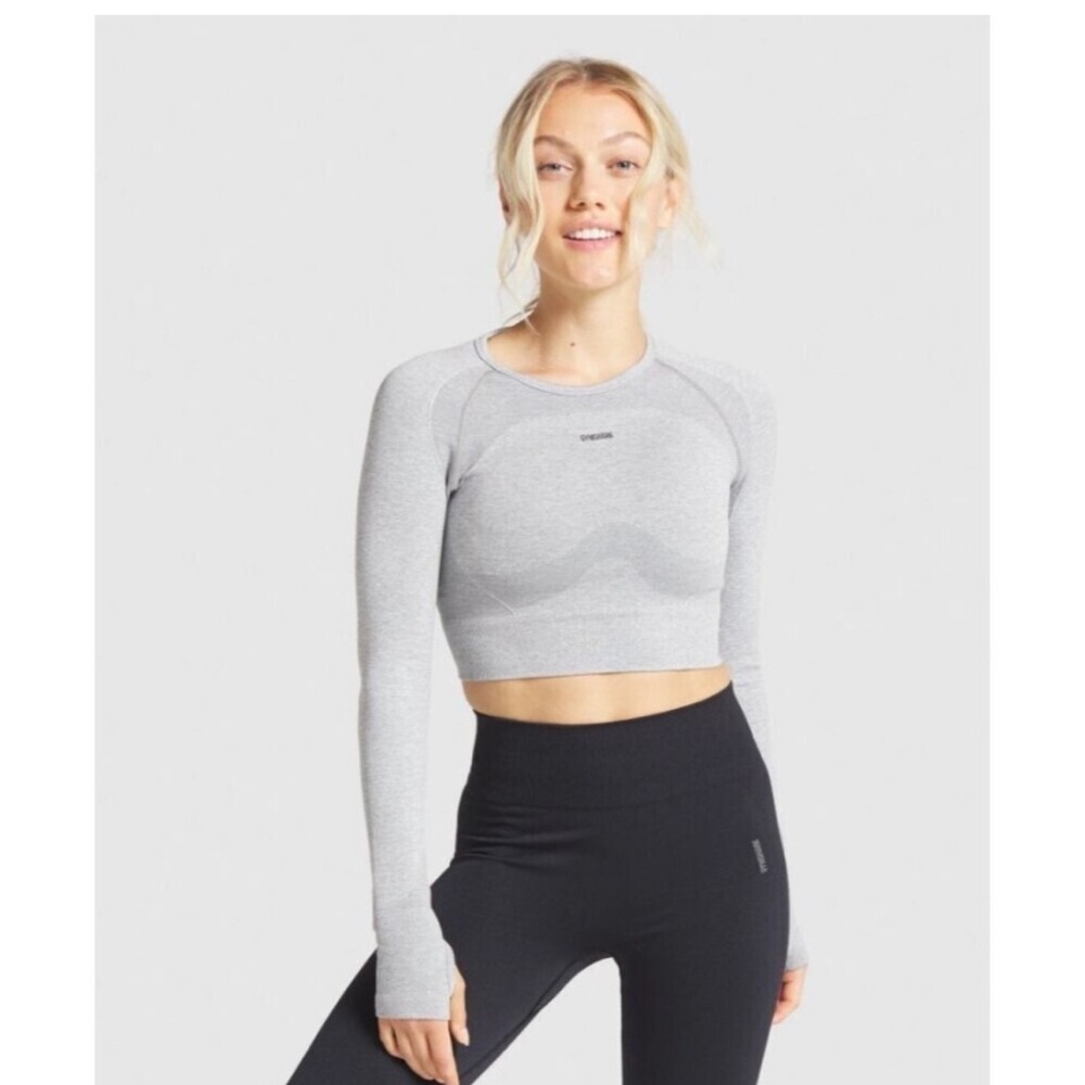 NWT! Gymshark flex crop sports top in light grey and marl black combo.